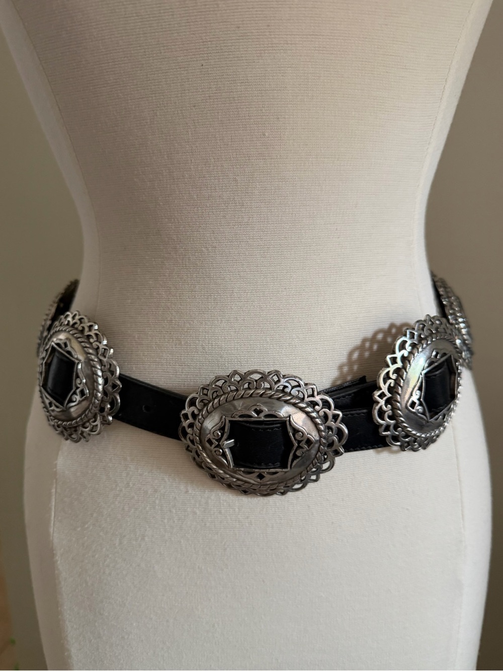 ✨ Brighton Vintage Leather Statement Belt | Size Medium | 8 Silver-Dipped Orname